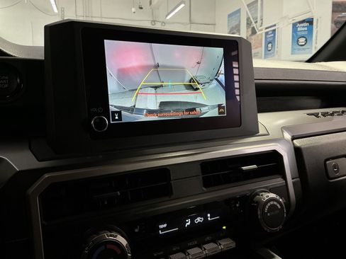 Used 2025 Toyota Tacoma SR5 AWD/4WD image 20