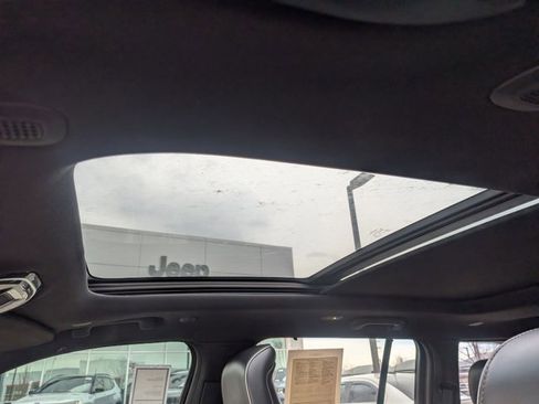 Used 2022 Jeep Grand Cherokee Summit w/ Advanced Protech Group IV image 17