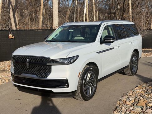 New 2026 Lincoln Navigator Reserve AWD/4WD image 1