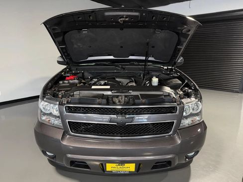 Used 2010 Chevrolet Avalanche LT w/ Luxury Package RWD image 7