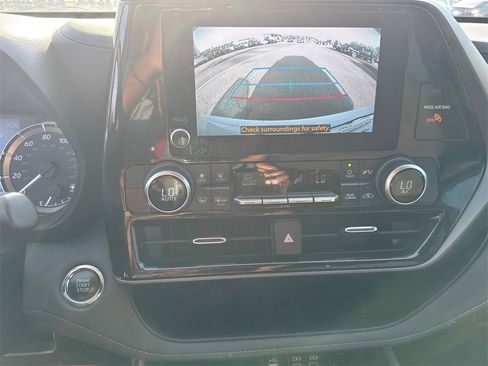 Certified 2023 Toyota Highlander L image 29