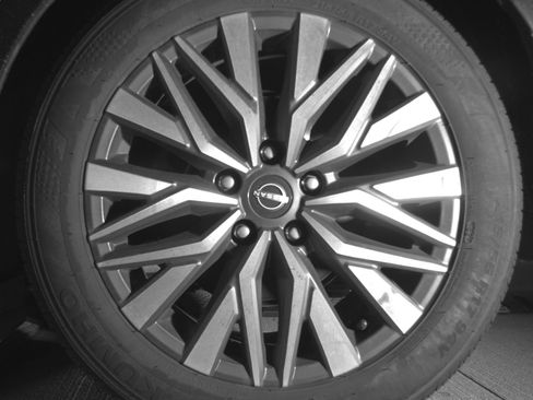 Used 2025 Nissan Altima 2.5 SV FWD image 14