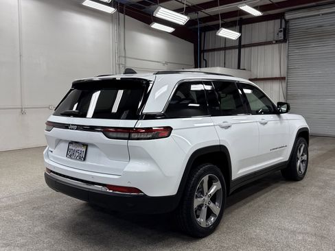 Used 2022 Jeep Grand Cherokee Limited 4xe image 25