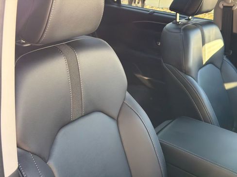 Used 2023 Honda Pilot Touring image 11