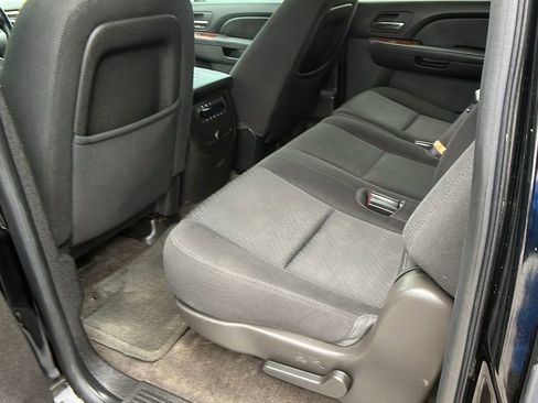 Used 2014 Chevrolet Suburban LS image 21