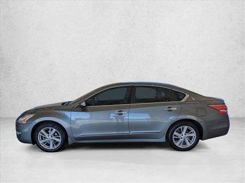 Used 2015 Nissan Altima 2.5 SV w/ Convenience Package image 9