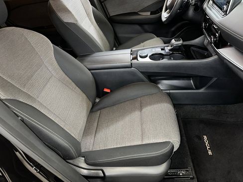 Used 2023 Nissan Rogue SV image 30