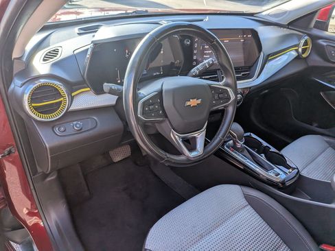 Used 2024 Chevrolet Trax LT w/ Driver Confidence Package FWD image 17