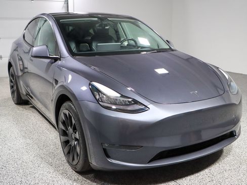 Used 2023 Tesla Model Y AWD image 5