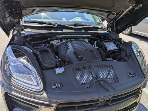 Used 2023 Porsche Macan AWD/4WD image 42
