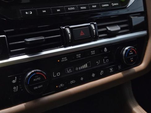 Used 2023 Nissan Pathfinder Platinum AWD/4WD image 24