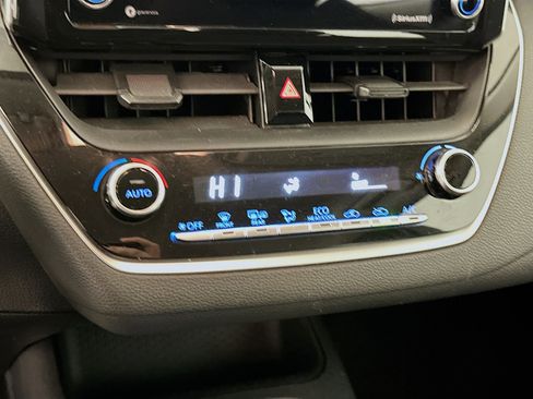 Used 2021 Toyota Corolla LE image 24