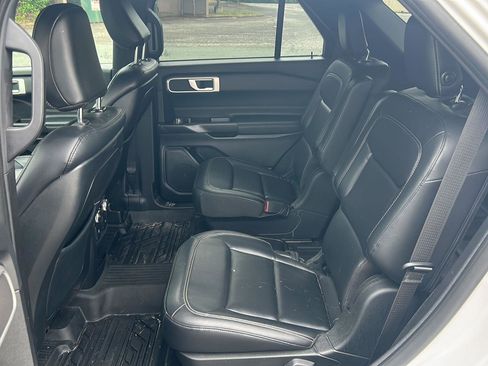 Used 2020 Ford Explorer XLT w/ Equipment Group 202A AWD/4WD image 10