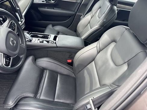 Used 2022 Volvo S90 T8 R-Design image 20