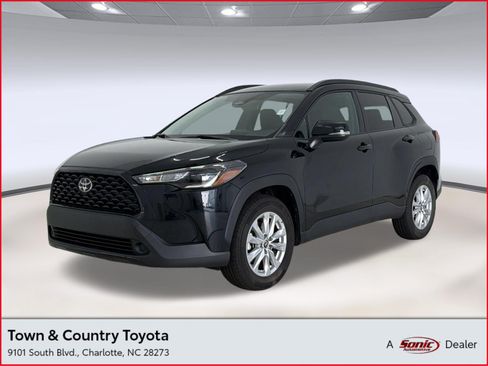 Used 2025 Toyota Corolla Cross LE FWD image 1