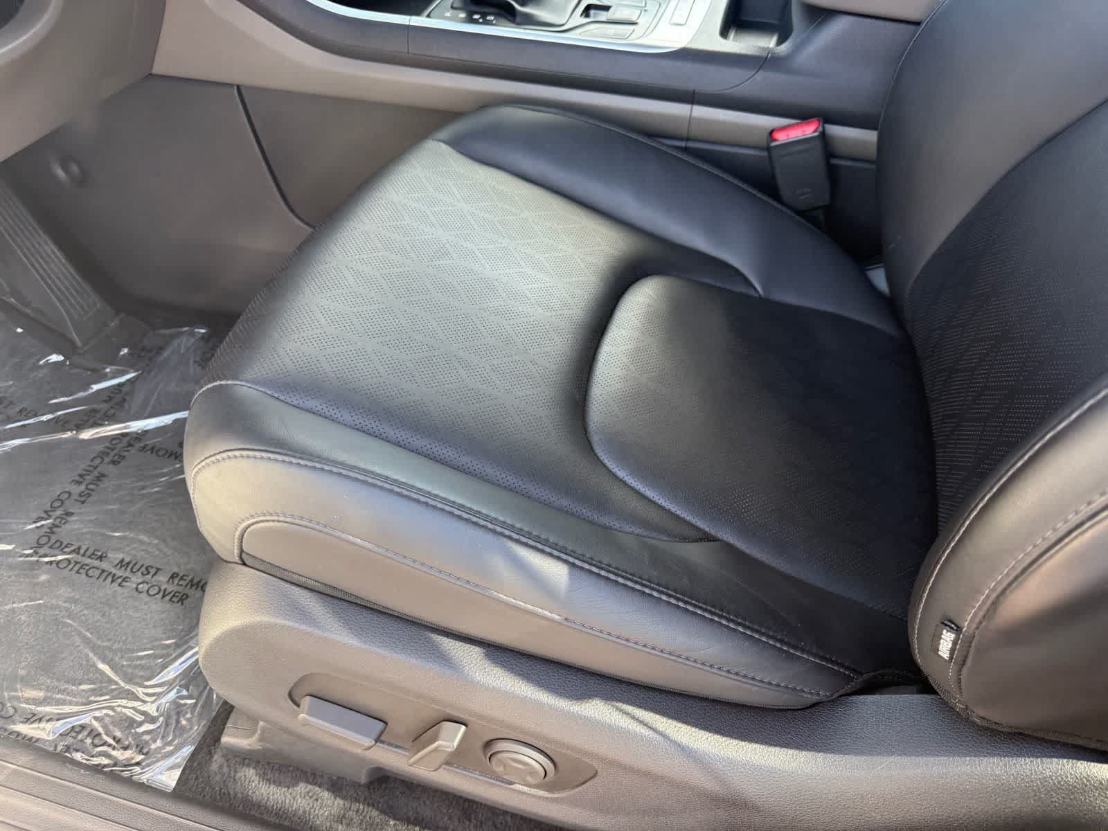 Used 2025 Kia Carnival FWD image 14
