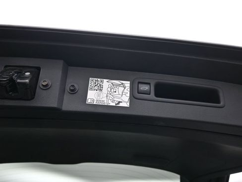 Used 2022 Toyota Highlander Limited image 22