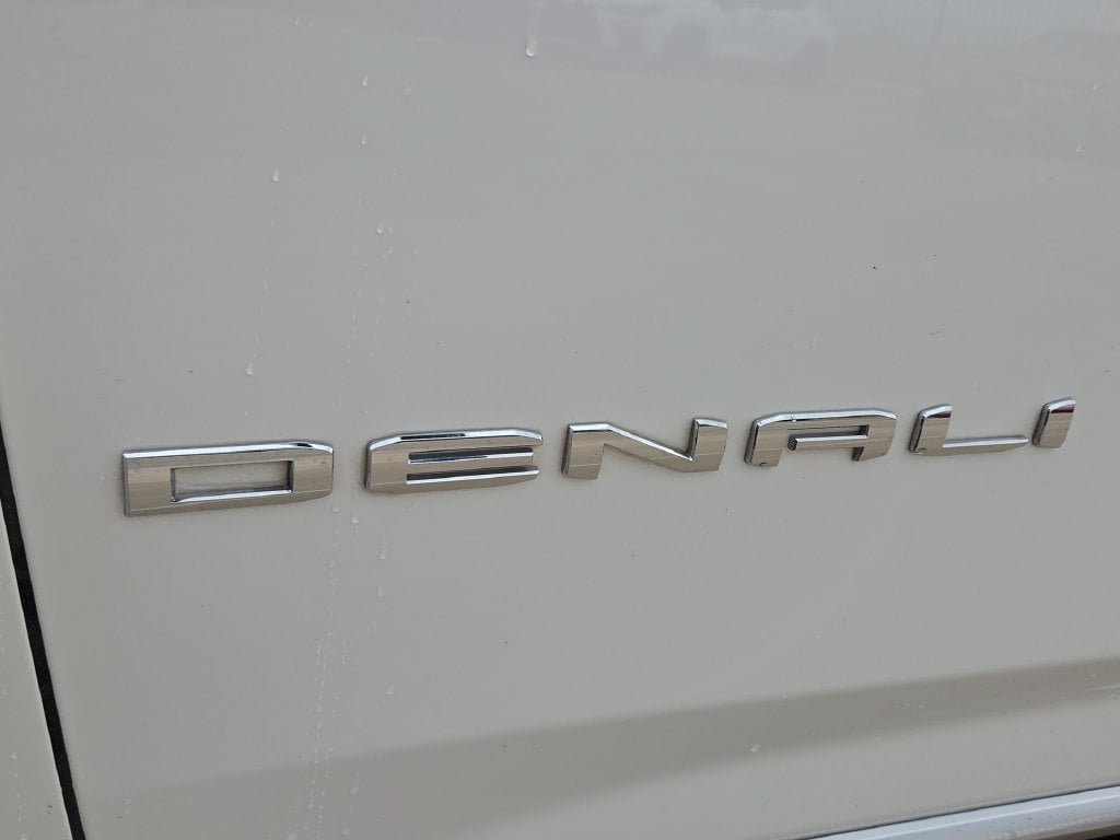 Used 2021 GMC Yukon Denali w/ Denali Premium Package AWD/4WD image 10