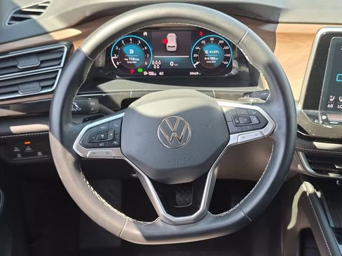 Used 2025 Volkswagen Atlas SE AWD/4WD image 23