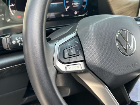 Used 2024 Volkswagen Atlas SE FWD image 29