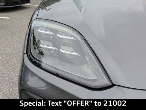 Used 2025 Porsche Cayenne image 11