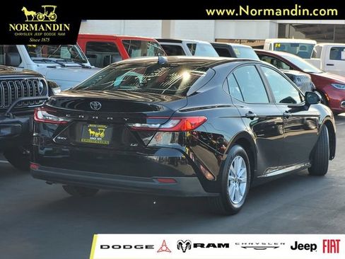 Used 2025 Toyota Camry LE FWD image 3