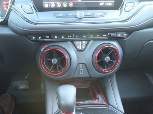 Used 2023 Chevrolet Blazer RS w/ Enhanced Convenience Package image 28