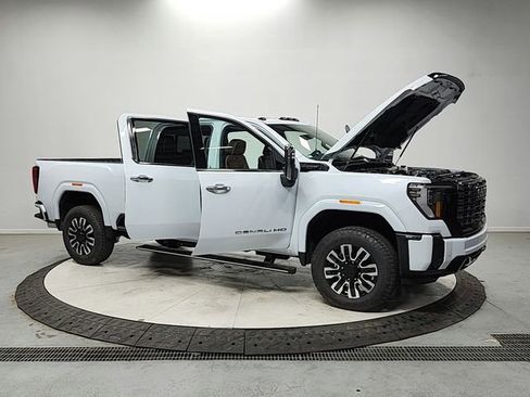 New 2026 GMC Sierra 2500 Denali Ultimate AWD/4WD image 9