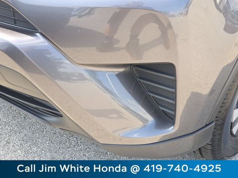 Used 2018 Toyota RAV4 LE FWD image 19