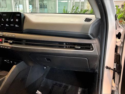 Used 2025 Kia K4 LXS image 17