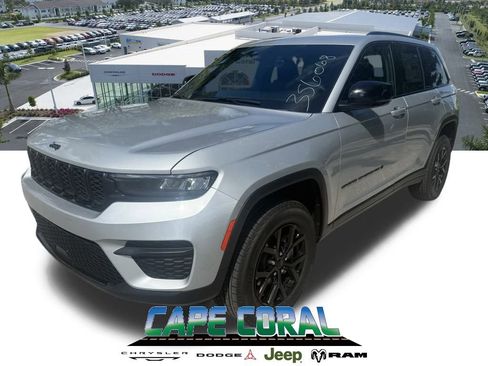 New 2025 Jeep Grand Cherokee Altitude image 1