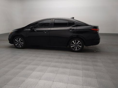Used 2021 Nissan Versa SV image 3