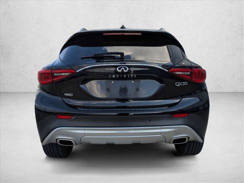 Used 2017 INFINITI QX30 Premium w/ Navigation Package image 6