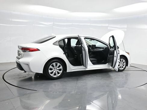 Used 2025 Toyota Corolla LE FWD image 4