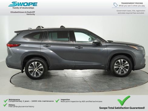 Used 2021 Toyota Highlander XLE AWD/4WD image 2