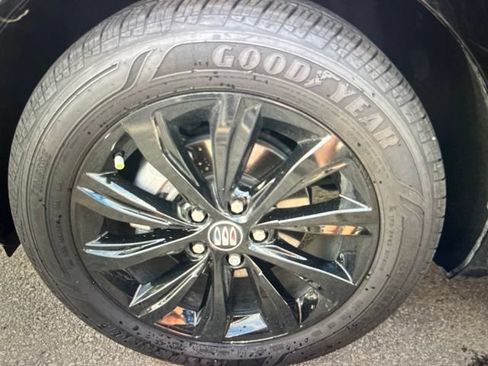 Used 2025 Buick Envista Sport Touring w/ Convenience I Package FWD image 9
