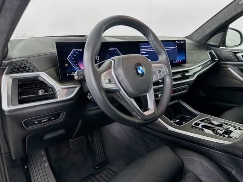 Used 2025 BMW X7 xDrive40i w/ Premium Package AWD/4WD image 9