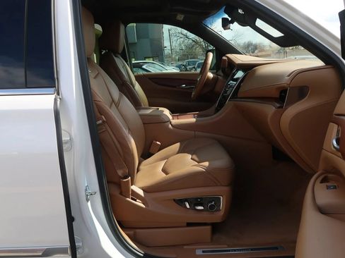 Used 2017 Cadillac Escalade Platinum AWD/4WD image 28