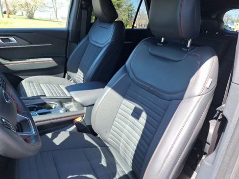 Certified 2025 Ford Explorer ST-Line w/ Premium Package image 18