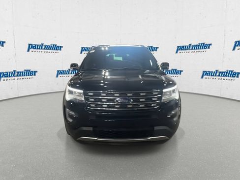 Used 2017 Ford Explorer XLT w/ Equipment Group 202A FWD image 4