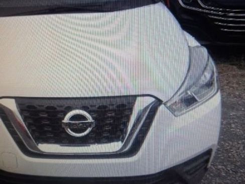 Used 2020 Nissan Kicks S FWD image 17