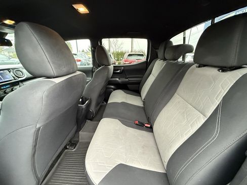 Used 2023 Toyota Tacoma TRD Sport image 14