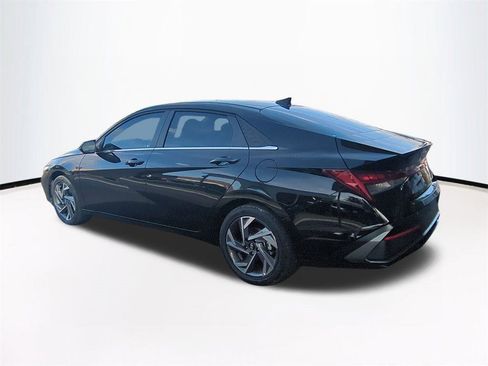 New 2026 Hyundai Elantra Limited image 7