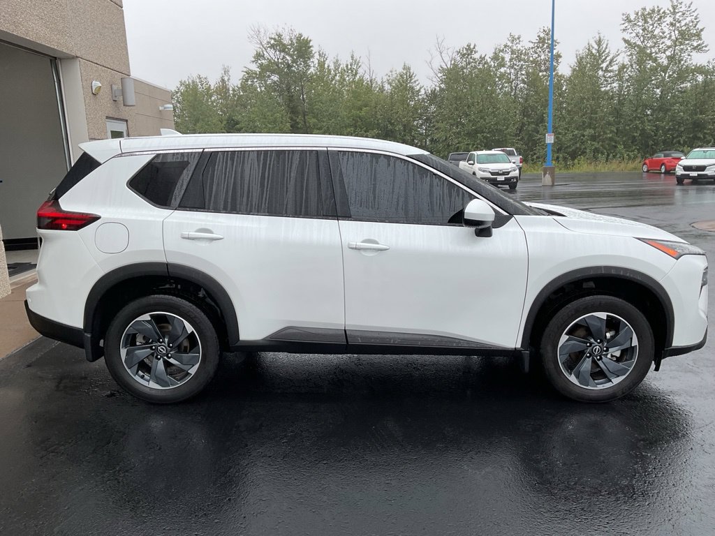 Used 2026 Nissan Rogue SV AWD/4WD image 4