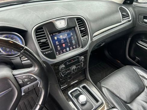 Used 2016 Chrysler 300 C RWD image 28