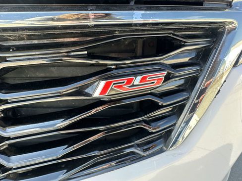 Used 2022 Chevrolet Equinox RS w/ LPO, Floor Liner Package image 31