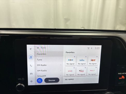 Used 2024 Toyota Highlander LE image 17