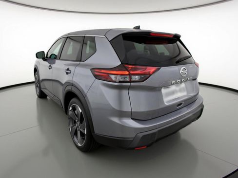 Used 2025 Nissan Rogue SV image 6