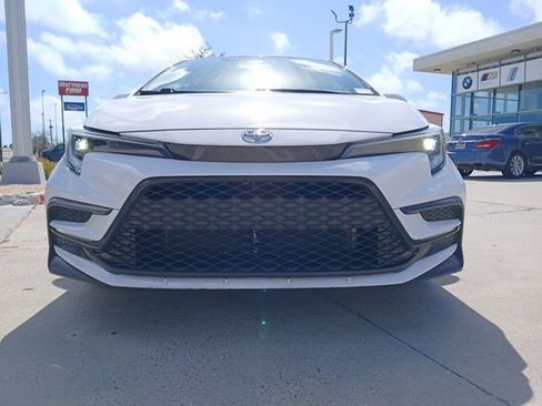 Used 2024 Toyota Corolla SE FWD image 2