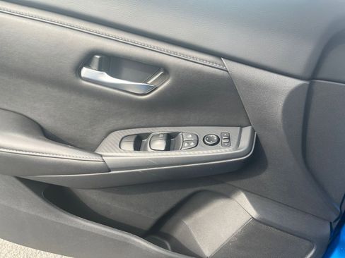 Used 2025 Nissan Sentra SV FWD image 18